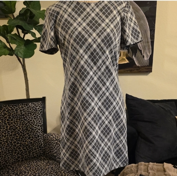 Tommy Hilfiger Dresses & Skirts - Tommy Hilfiger Gray Plaid Sheath Dress